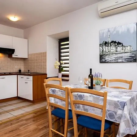 Sersic Casa de hóspedes Malinska