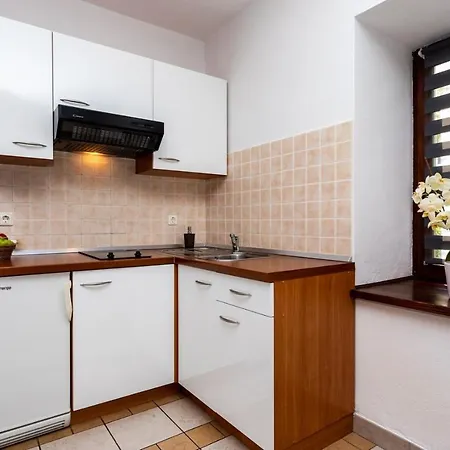 Sersic Πανσιόν 3*